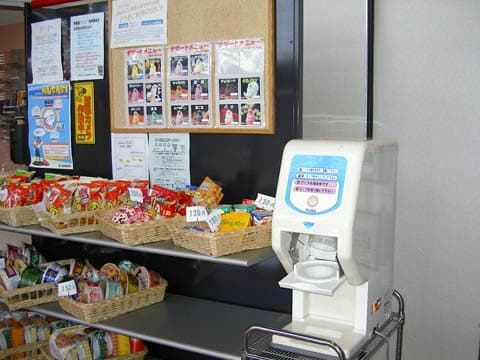 校内には売店やソフトクリームコーナーが(Ο´∇`Ο)小腹がすいても大丈夫!笑
