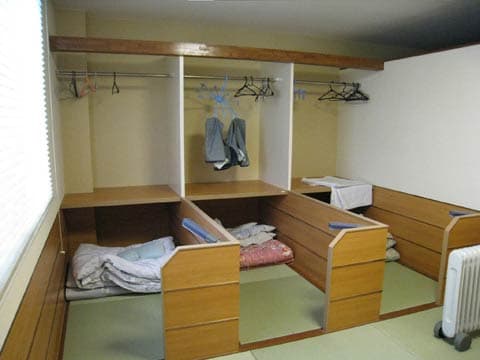 相部屋の様子です。お部屋は畳になっています。
