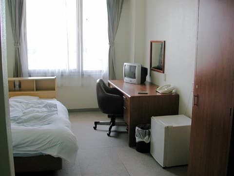 シングルのお部屋内の様子。シングルならゆったりできます。