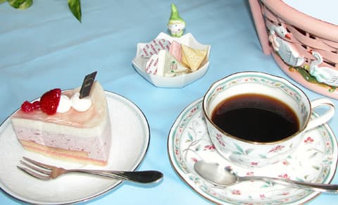 入校生には、ウエルカムドリンク&ケーキでおもてなし(Ο´∇`Ο)