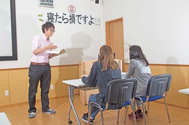 学科教習の様子。寝たら損ですよ!