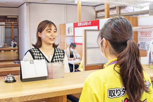 受付のスタッフさんたちも親切に応対してくれます。