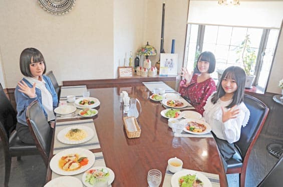 ランチ招待など、女性限定の入校特典もあります。